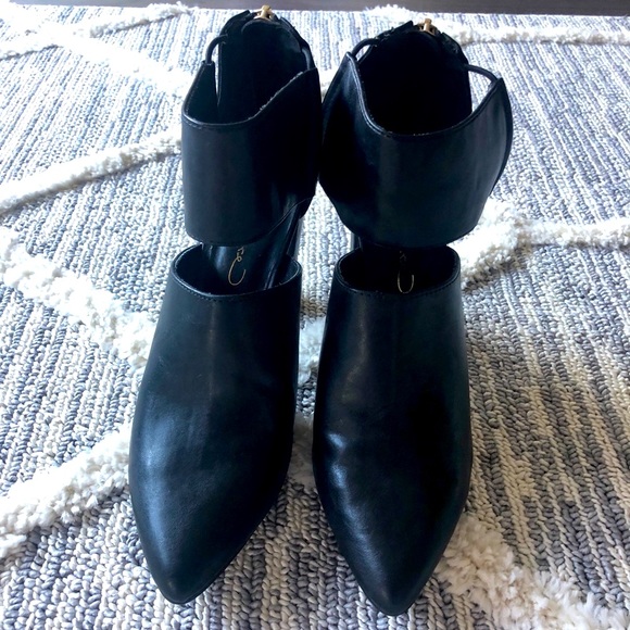 Cut out booties with zipper back - Picture 4 of 6